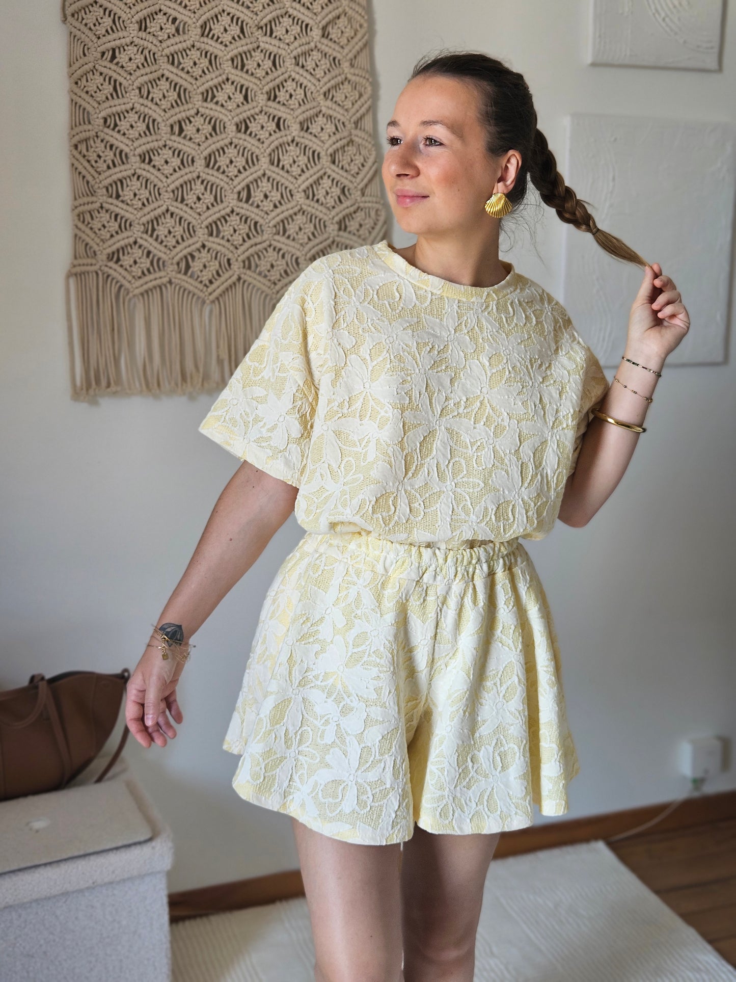 Ensemble jaune à imprimé texturé fleuri