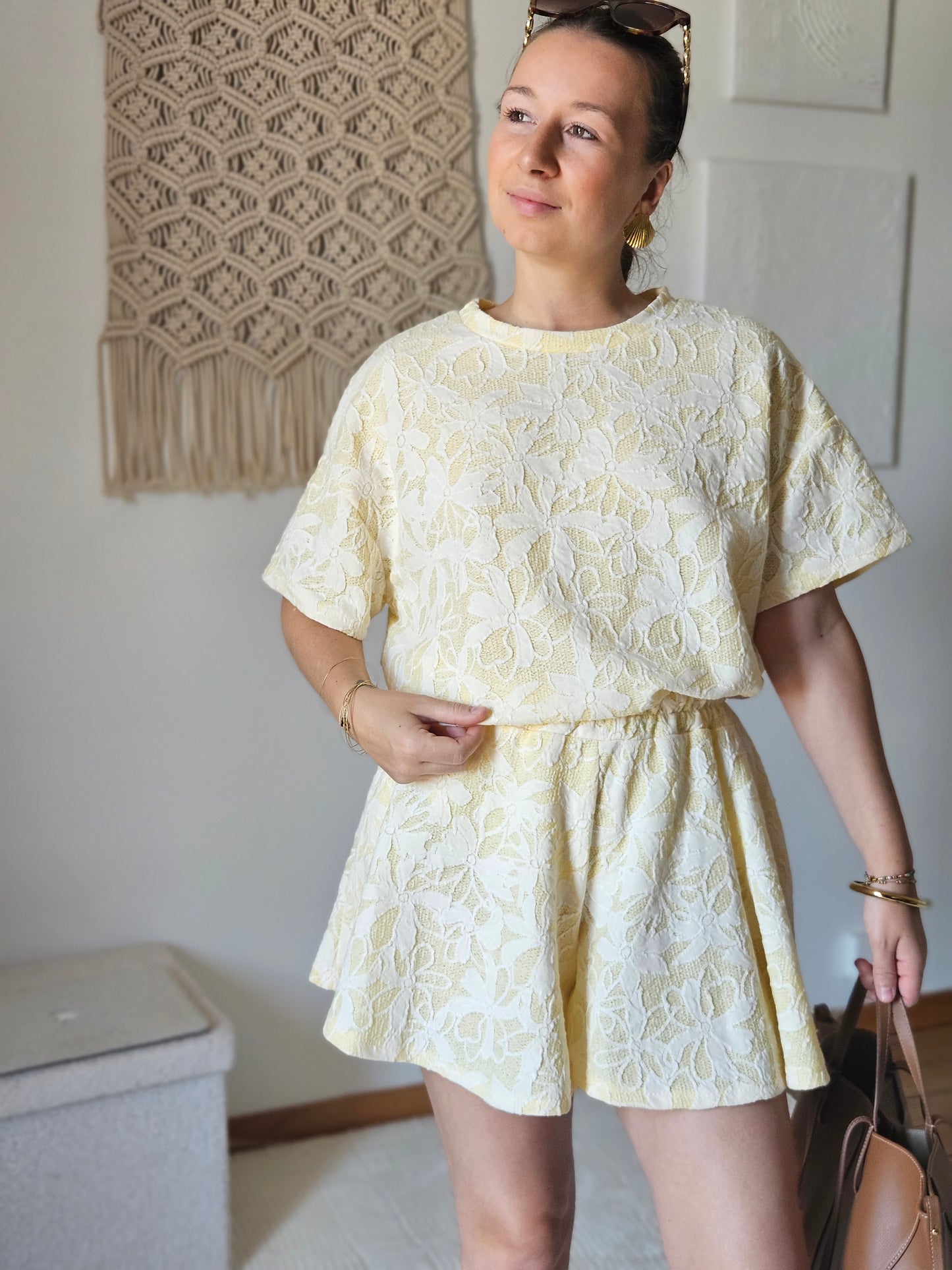 Ensemble jaune à imprimé texturé fleuri