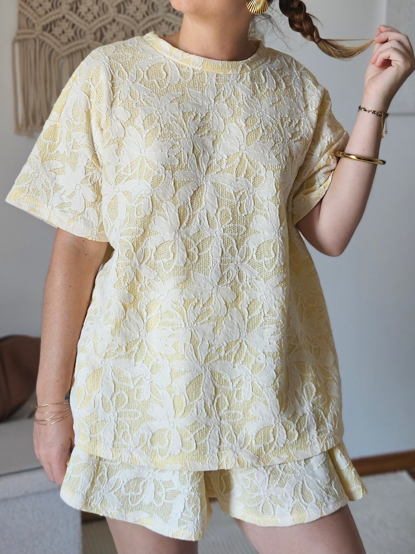 Ensemble jaune à imprimé texturé fleuri