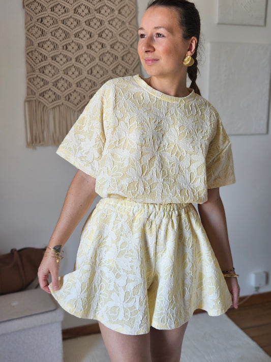 Ensemble jaune à imprimé texturé fleuri